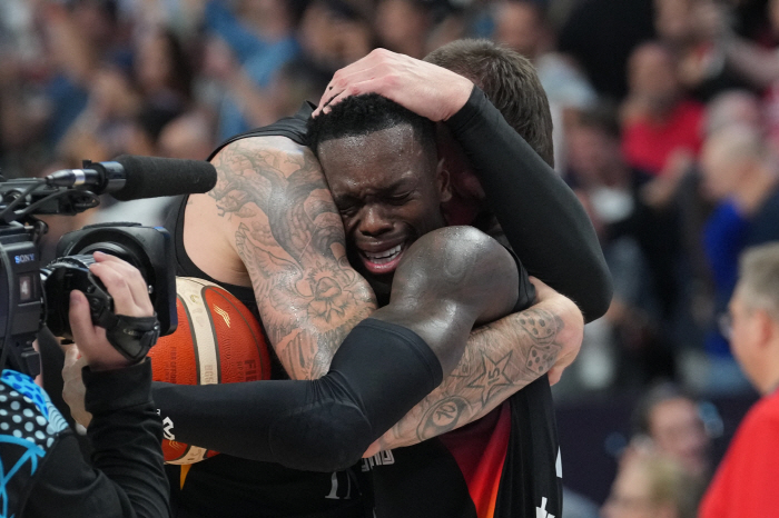European flat Germany! MVP Schröder. Why does the average Sixman Schroeder have a Stephen Curry-like performance on the German national team