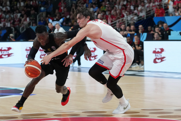 European flat Germany! MVP Schröder. Why does the average Sixman Schroeder have a Stephen Curry-like performance on the German national team