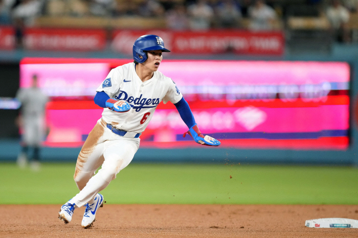 I can't sleep today because it's unfair LAD Kim Hye-sung and Roberts played as pinch runners in cold weather → Three strikeouts were even misjudged. Will you fail the PS entry?