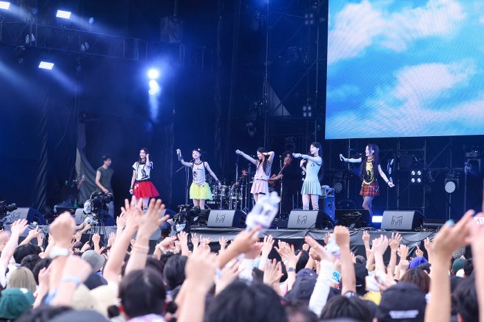 ILLIT Heats Up 'Rock in Japan Festival' with Explosive 11-Song Live Set