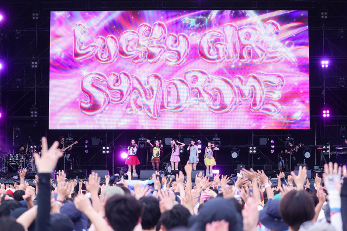 ILLIT Heats Up 'Rock in Japan Festival' with Explosive 11-Song Live Set