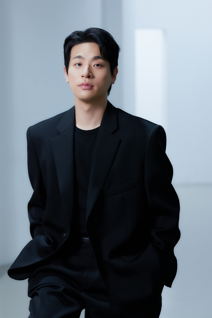  I was thinking about Park Jungmin's play..Hwang Jung-min, I'll do it, so tell him not to do it. What's wrong with your face