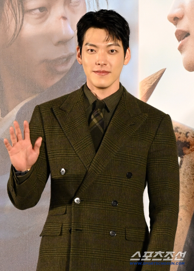 Kim Woo-bin made a surprise payment for dinner for fans...Lobster & Steak in Tears