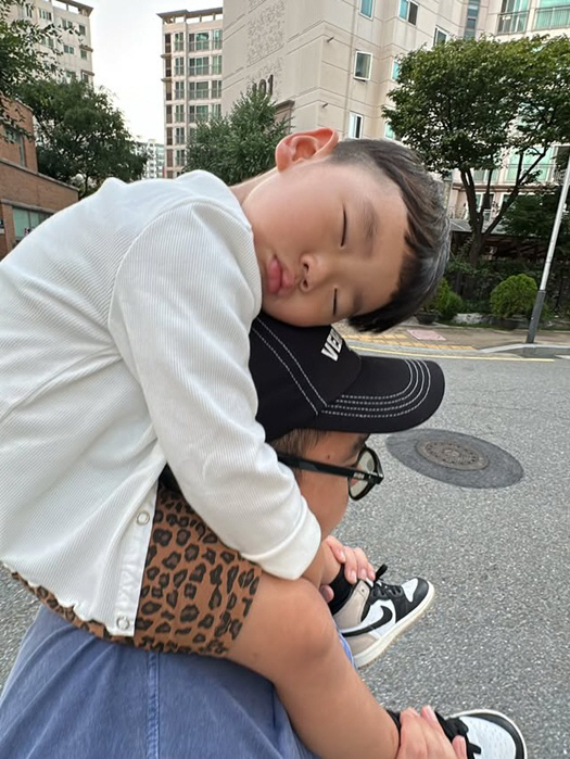 Lee Kyung-sil covered his daughter-in-law's face to the end Don't want to reveal it...I want to protect you