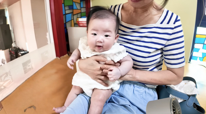Lee Yong-sik, 73, heard good news again four months after his granddaughter's birthGranddaughter-in-law candidates revealed