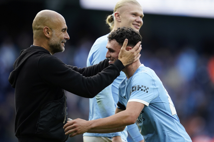 Manchester United will be relegated After Manchester Derby's crushing defeat, the odds of downgrading Opta rise to 10.95%...I can't see any hope