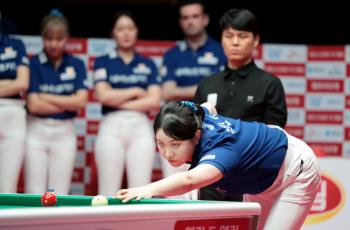 NH Nonghyup Card, the lowest in the second round of the PBA team league, won the reverse sweep against Woori Financial Capital in the first round of the third round