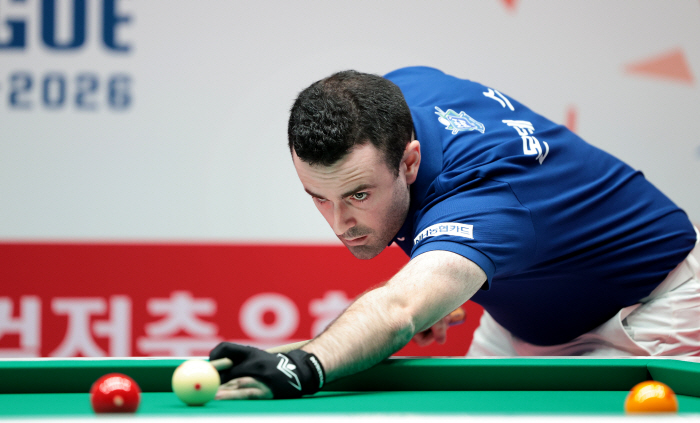 NH Nonghyup Card, the lowest in the second round of the PBA team league, won the reverse sweep against Woori Financial Capital in the first round of the third round