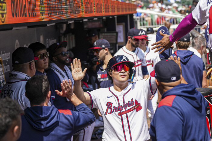 Pomping is over now Atlanta's Kim Ha-sung made three hits in the first game of the season, and 2G consecutive hits that are more meaningful than that