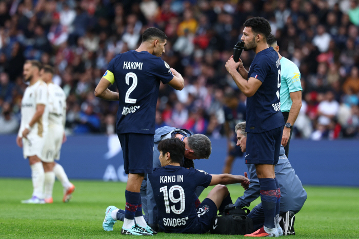 PSG is in trouble. Murder schedule injuries continue → Lee Kang-in is shocked by another ankle injury...Lance 20 → Tears despite winning all four games