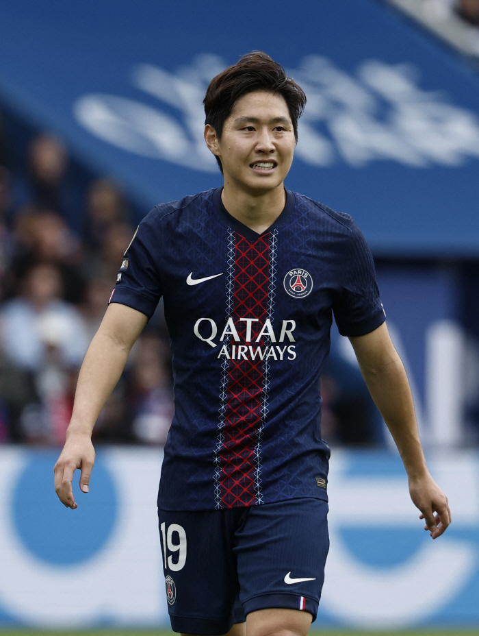 PSG is in trouble. Murder schedule injuries continue → Lee Kang-in is shocked by another ankle injury...Lance 20 → Tears despite winning all four games
