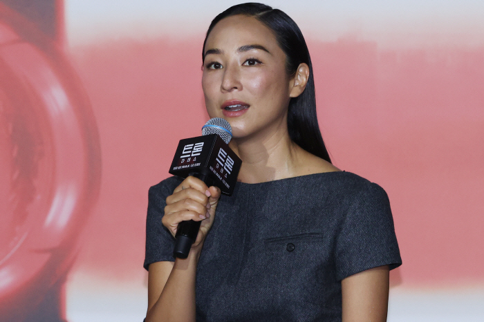  Take off your first love face and become an action woman...Greta Lee, the first heroine in the Tron series (comprehensive)