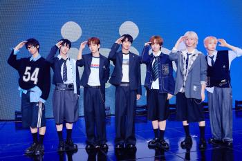  Like the seniors I respect...IDIT Debuts Following Starship Genealogy of Artist's Famous Family (Roundup)
