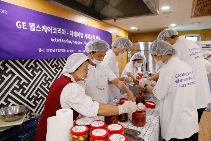 September 21st is World Alzheimer's Day...GE Healthcare Korea conducts volunteer work for executives and employees to support seniors