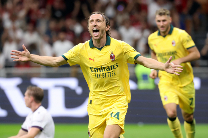 Soccer life starts from 40! Modric, a living legend who scored his Serie A debut goal...The Oldest Record in 64 Years