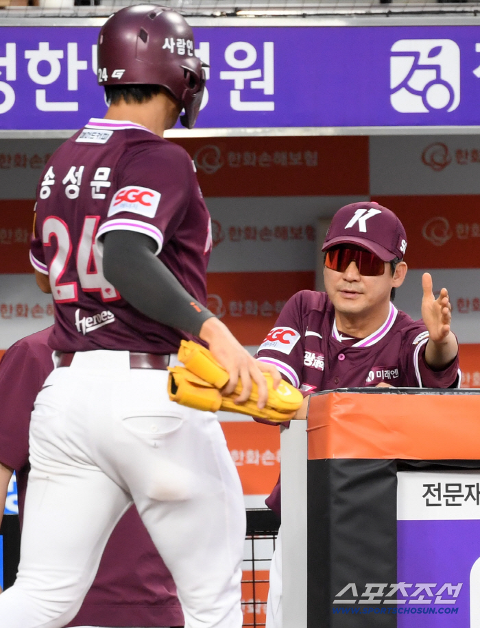 You're only going to catch LG? In the fourth inning with a six-point lead, he threw 71 pitches…Red pepper powder alert, so serious about victory