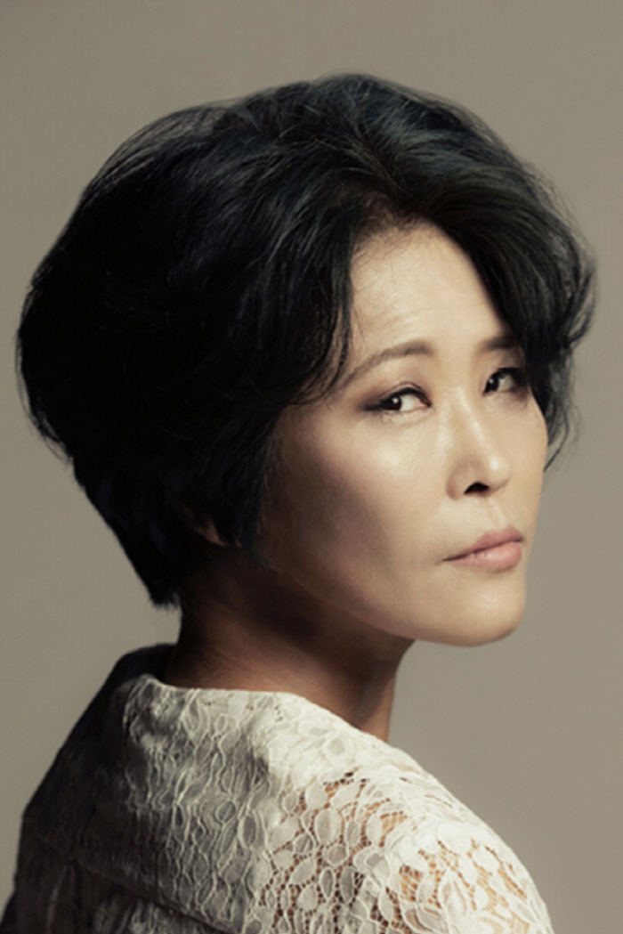 54-year-old Hwang Seok-jung joins 'Let's Live Together' following Yoon Da-hoon, who will become the youngest member
