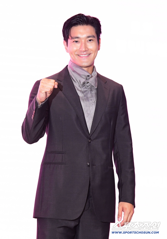Choi Siwon Faces Backlash Over Tribute to Controversial U.S. Commentator