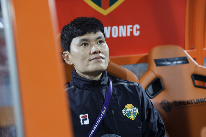  Gangwon coach Jung Kyung-ho wanted to keep his promise with the tough-minded players for his first victory in the rotation