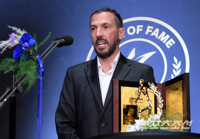 Dejan, the first foreign player to compete with Lee Dong-gook, never imagined such a moment when he first came in 2007