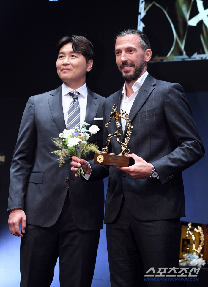 Dejan, the first foreign player to compete with Lee Dong-gook, never imagined such a moment when he first came in 2007