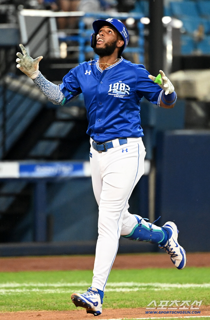 Diaz 47 bang! I see Navarro and Thames! → 2 more homers and 2 more RBIs for foreigners!