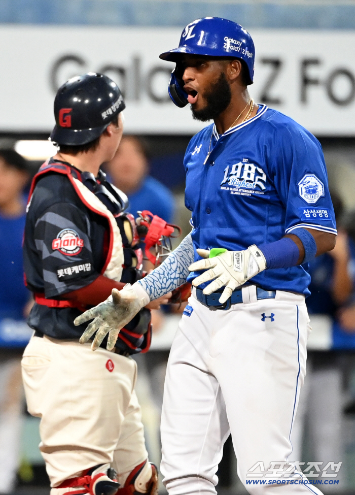 Diaz 47 bang! I see Navarro and Thames! → 2 more homers and 2 more RBIs for foreigners!