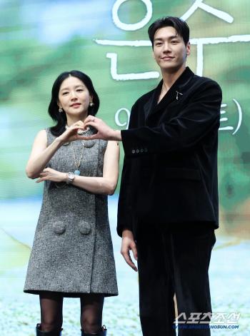 How dare I do that on Eunsoo's good day, Kim Young-kwang? I can't believe I'm working with Lee Young-ae..I had high expectations