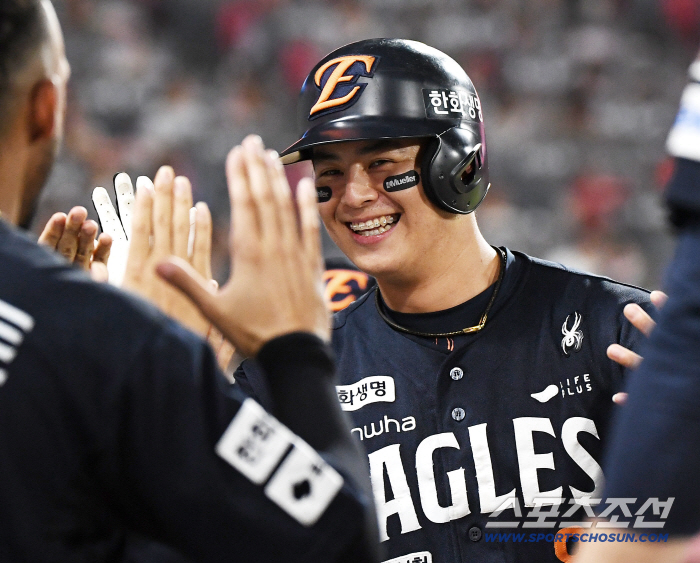 I'm No. 1 hitter in Korea or No. 4 hitter in Hanwha...30 home runs for the second time in his career 