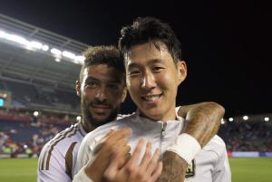 Kane must be jealous Son Heung-min's click ceremony was imitated, and SON gave him a big hug...LA's Son Boo-duo chemistry is crazy