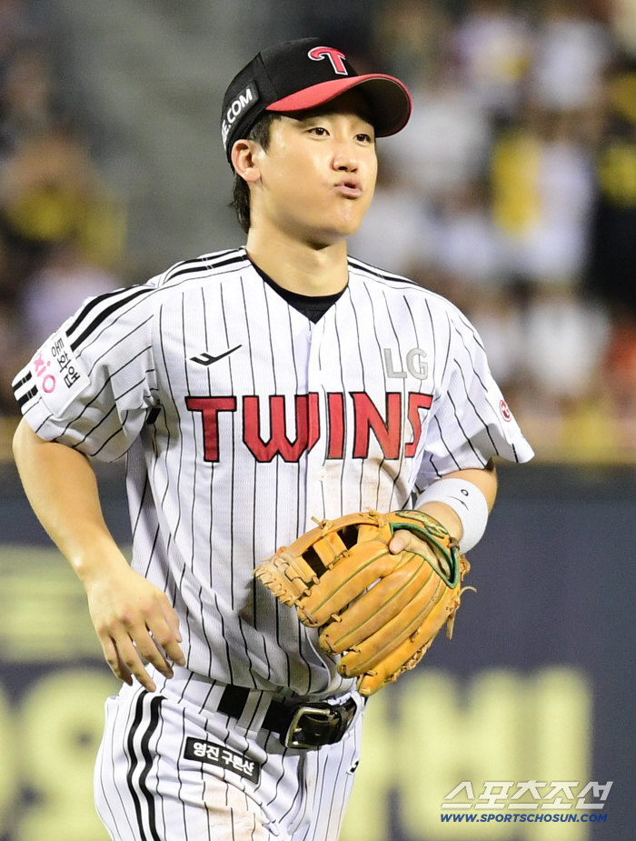 Koo Bon-hyuk is a left fielder, so it's his first outfielder start. Shall we play in Suwon