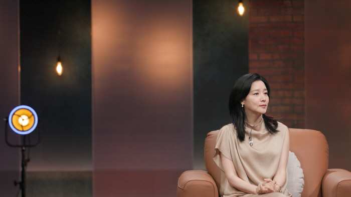 Lee Young-ae and Son Seok-hee met after 25 years..You do it well. (Son Seokhee's questions)