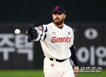 Lotte, thank God! Gamboa is fine → Velazquez goes to the bullpen