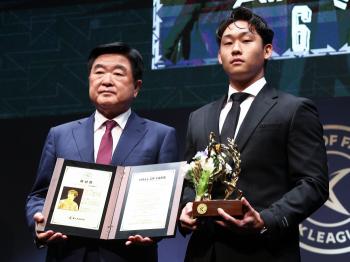 Oh! Another impression delivered by father Yoo Sang-chul's son, Chairman Chung Mong-joon's whip only when Japan wins…Kim Joo-sung → Kim Byung-ji → Dejan → Kim Ho, coach of the 2nd K League Hall of Fame, was inducted