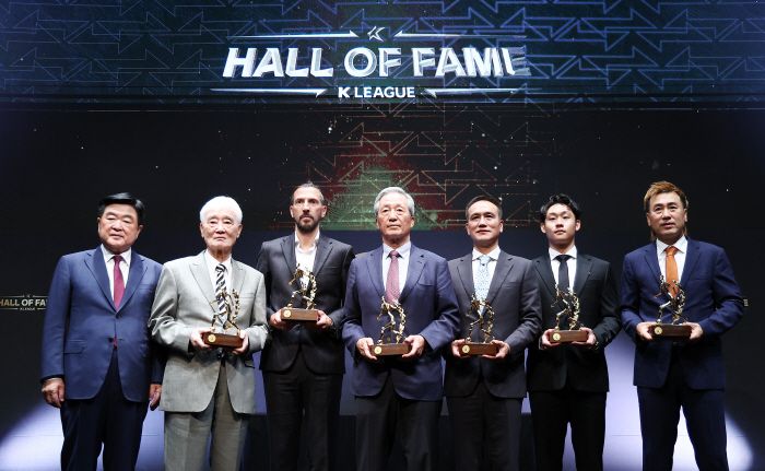 Oh! Another impression delivered by father Yoo Sang-chul's son, Chairman Chung Mong-joon's whip only when Japan wins…Kim Joo-sung → Kim Byung-ji → Dejan → Kim Ho, coach of the 2nd K League Hall of Fame, was inducted
