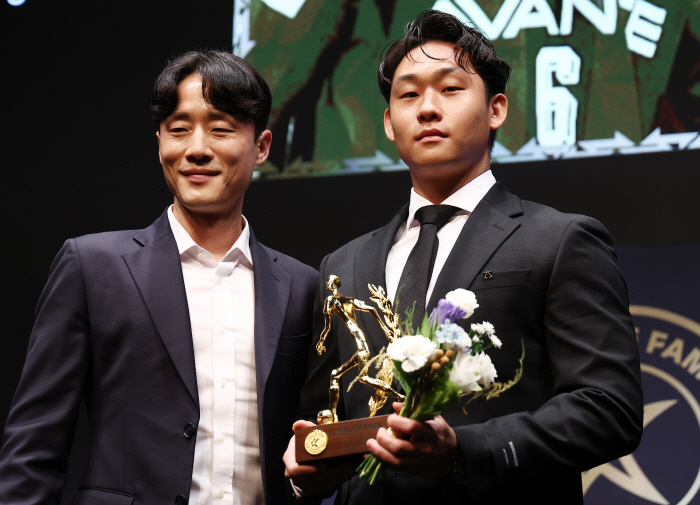 Oh! Another impression delivered by father Yoo Sang-chul's son, Chairman Chung Mong-joon's whip only when Japan wins…Kim Joo-sung → Kim Byung-ji → Dejan → Kim Ho, coach of the 2nd K League Hall of Fame, was inducted