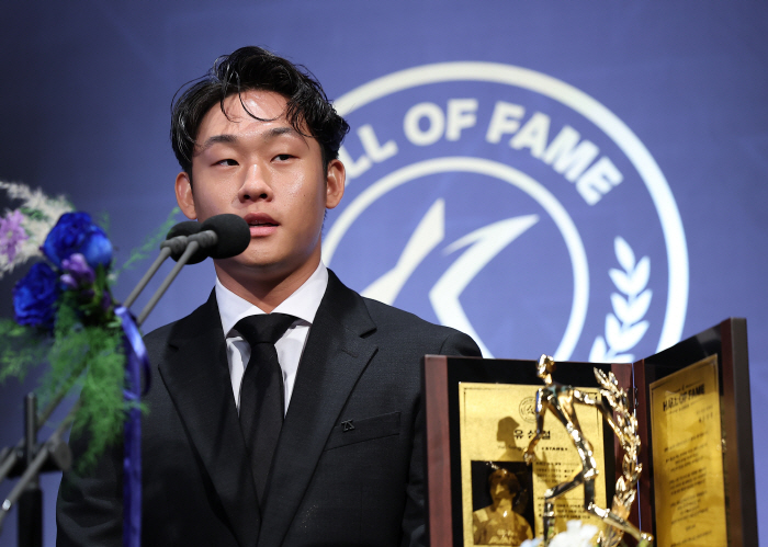 Oh! Another impression delivered by father Yoo Sang-chul's son, Chairman Chung Mong-joon's whip only when Japan wins…Kim Joo-sung → Kim Byung-ji → Dejan → Kim Ho, coach of the 2nd K League Hall of Fame, was inducted