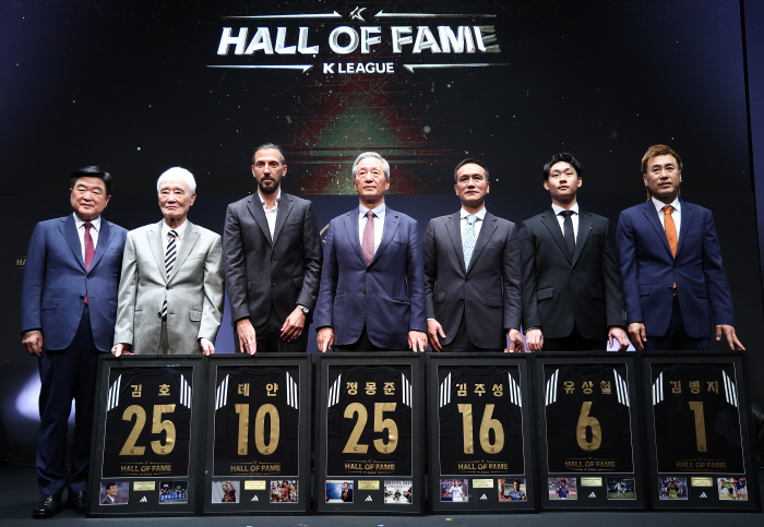 Oh! Another impression delivered by father Yoo Sang-chul's son, Chairman Chung Mong-joon's whip only when Japan wins…Kim Joo-sung → Kim Byung-ji → Dejan → Kim Ho, coach of the 2nd K League Hall of Fame, was inducted