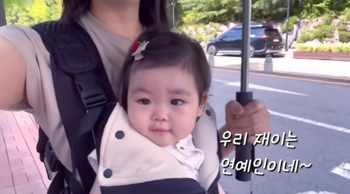 Park Soo-hong's daughter asks for the youngest celebrity photo to be popular in 10 months → Fan service is good