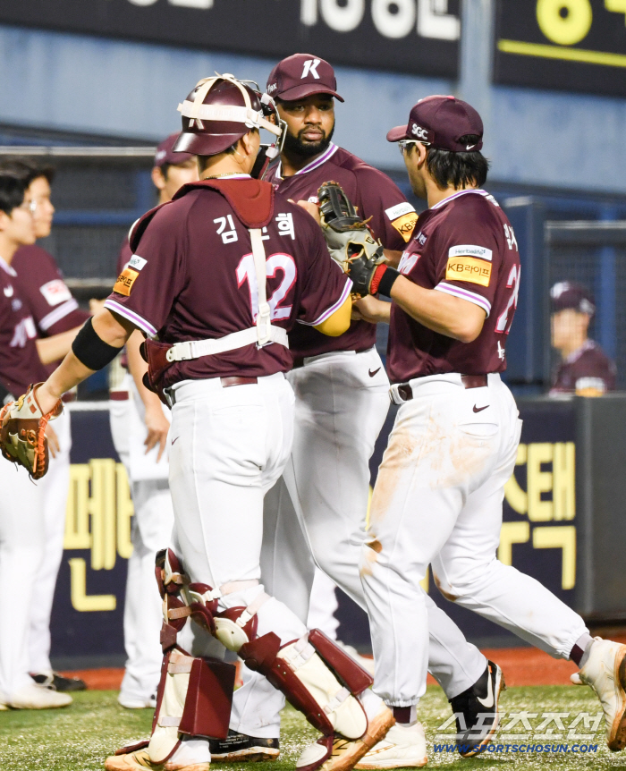  Alcantara is giving up one run in seven innings
