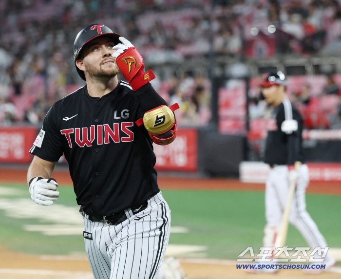  Austin's first solo shot in a good mood from the first inning