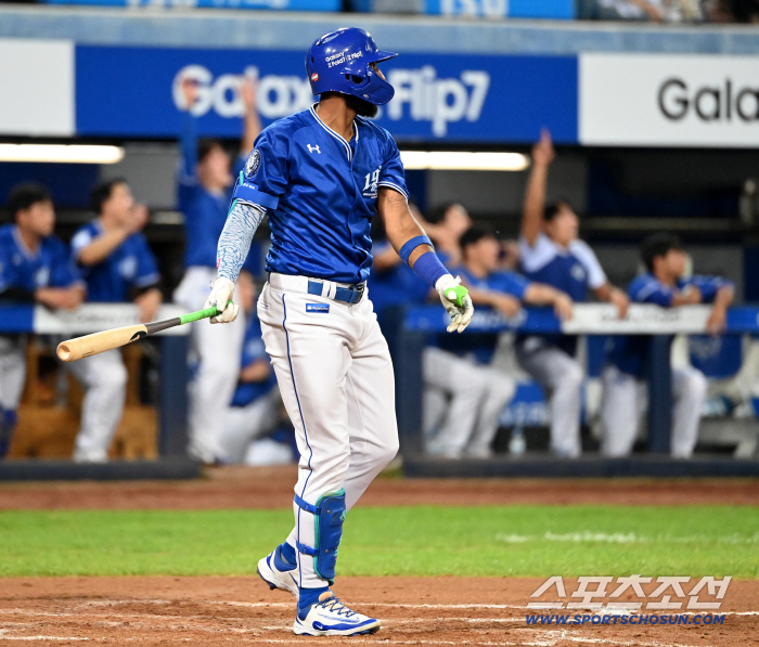  Diaz's come from behind. Three-run bam!