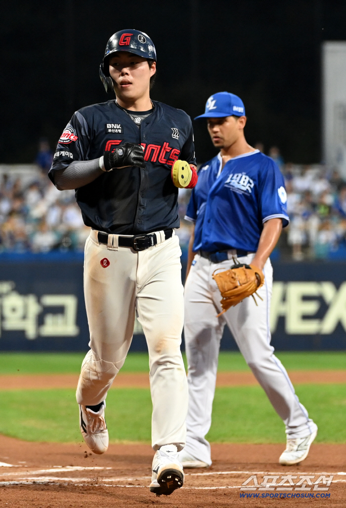  Garabito wild pitch, Go Seungmin scores first