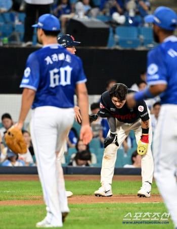  Go Seung-min was disappointed when the chance for second base failed