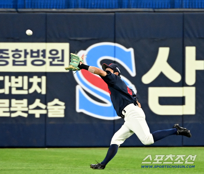  Hwang Sungbin, using his fast feet