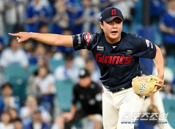  Jeong Cheolwon, make a gesture to the fallen ball!