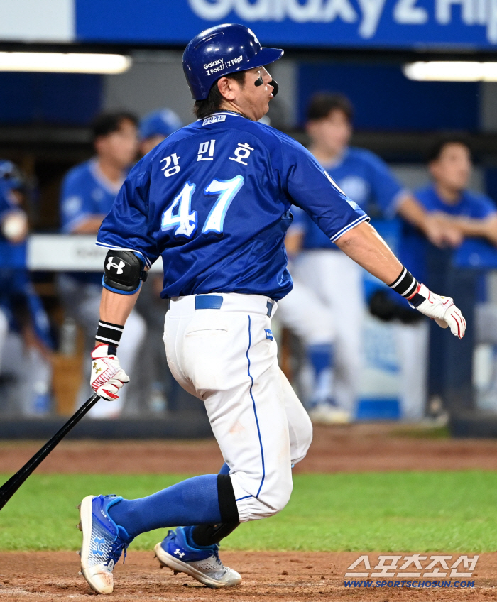  Kang Min-ho, a hit that penetrates the blocked blood