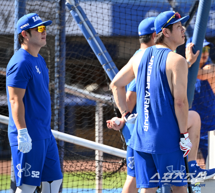  Kang Minho, Park Byungho, looking at the same place