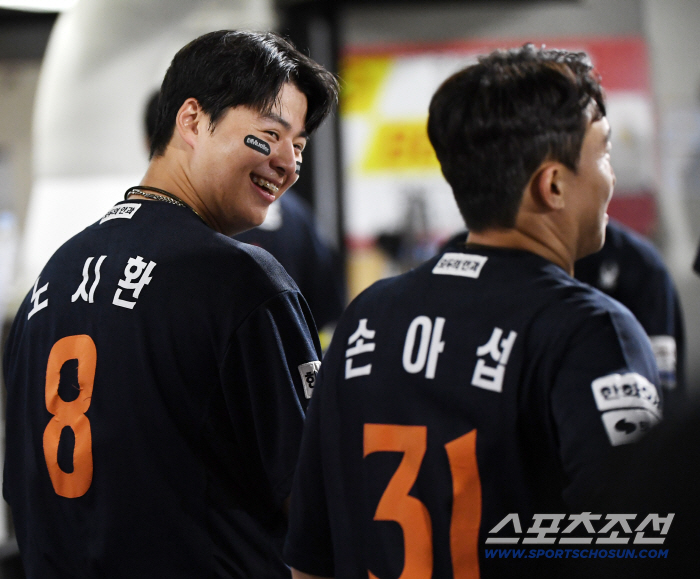  Noh Sihwan, who hit the two-run shot, shrugged at Son Ah-seop!