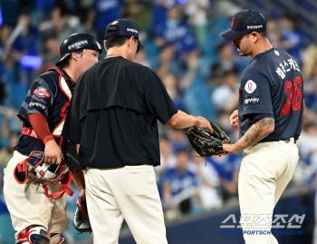  Velazquez appears in the 6th inning